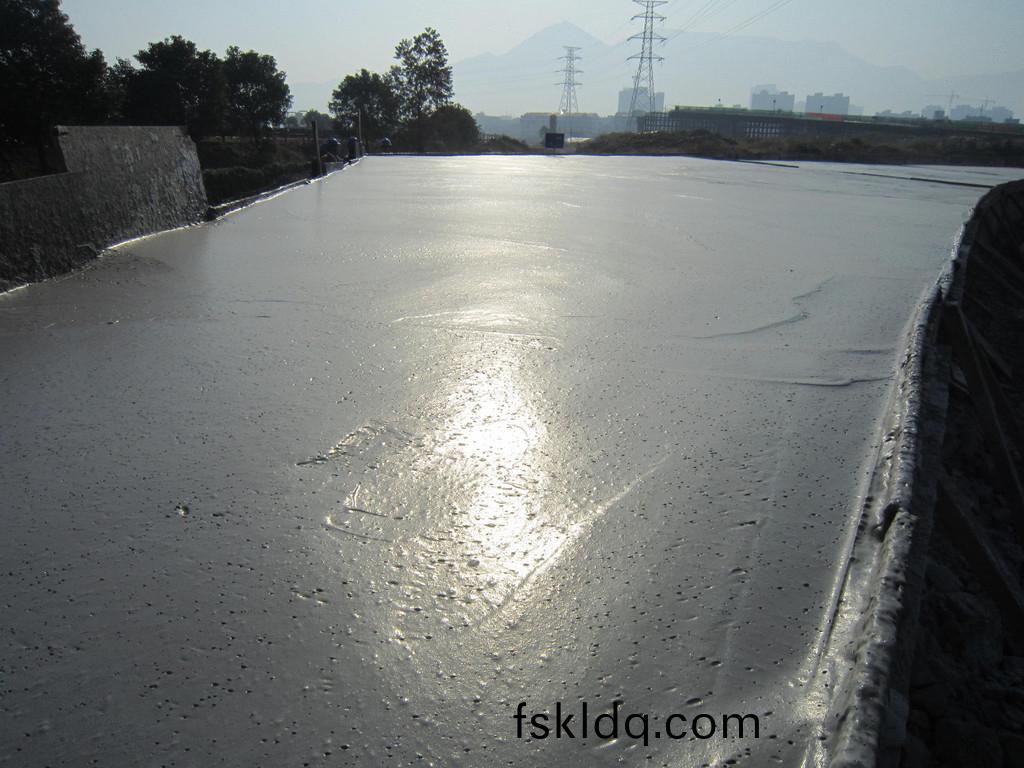 氣泡混(hun)郃(he)輕質(zhi)土在路橋施(shi)工安排